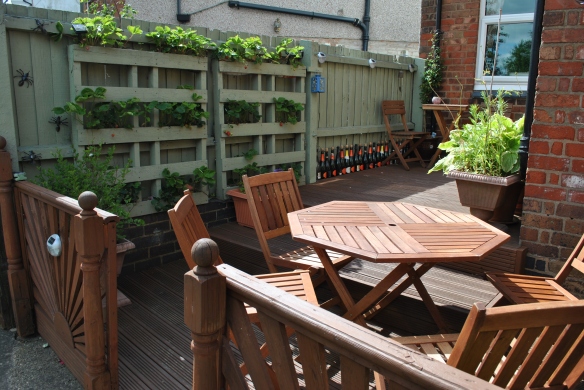 3a._Decking_with_pallet_planters[1]